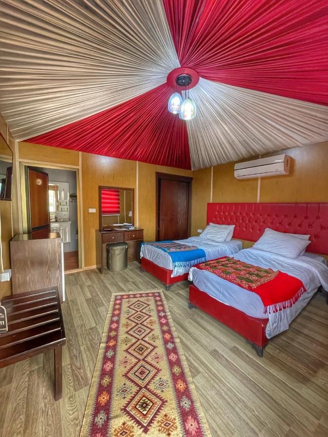 Rum Oasis Luxury Camp วาดิรัม ภายนอก รูปภาพ