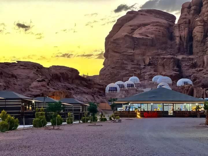 Rum Oasis Luxury Camp วาดิรัม ภายนอก รูปภาพ