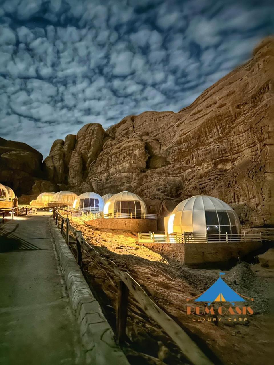 Rum Oasis Luxury Camp วาดิรัม ภายนอก รูปภาพ