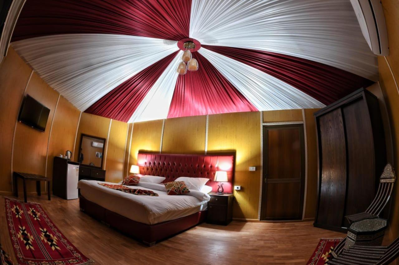 Rum Oasis Luxury Camp วาดิรัม ภายนอก รูปภาพ