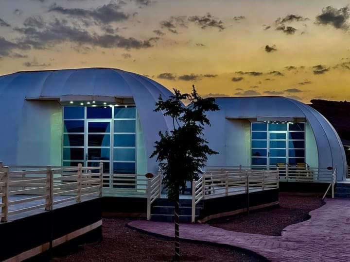 Rum Oasis Luxury Camp วาดิรัม ภายนอก รูปภาพ