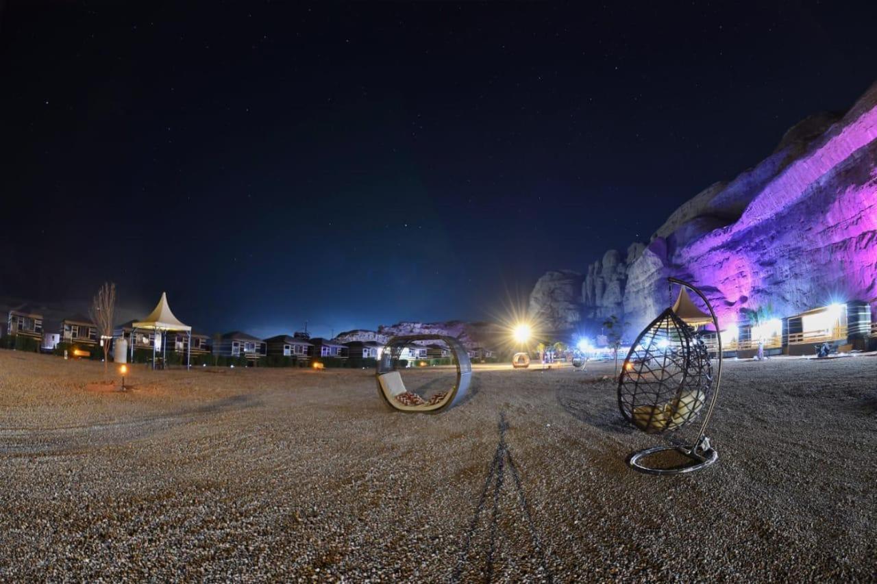 Rum Oasis Luxury Camp วาดิรัม ภายนอก รูปภาพ