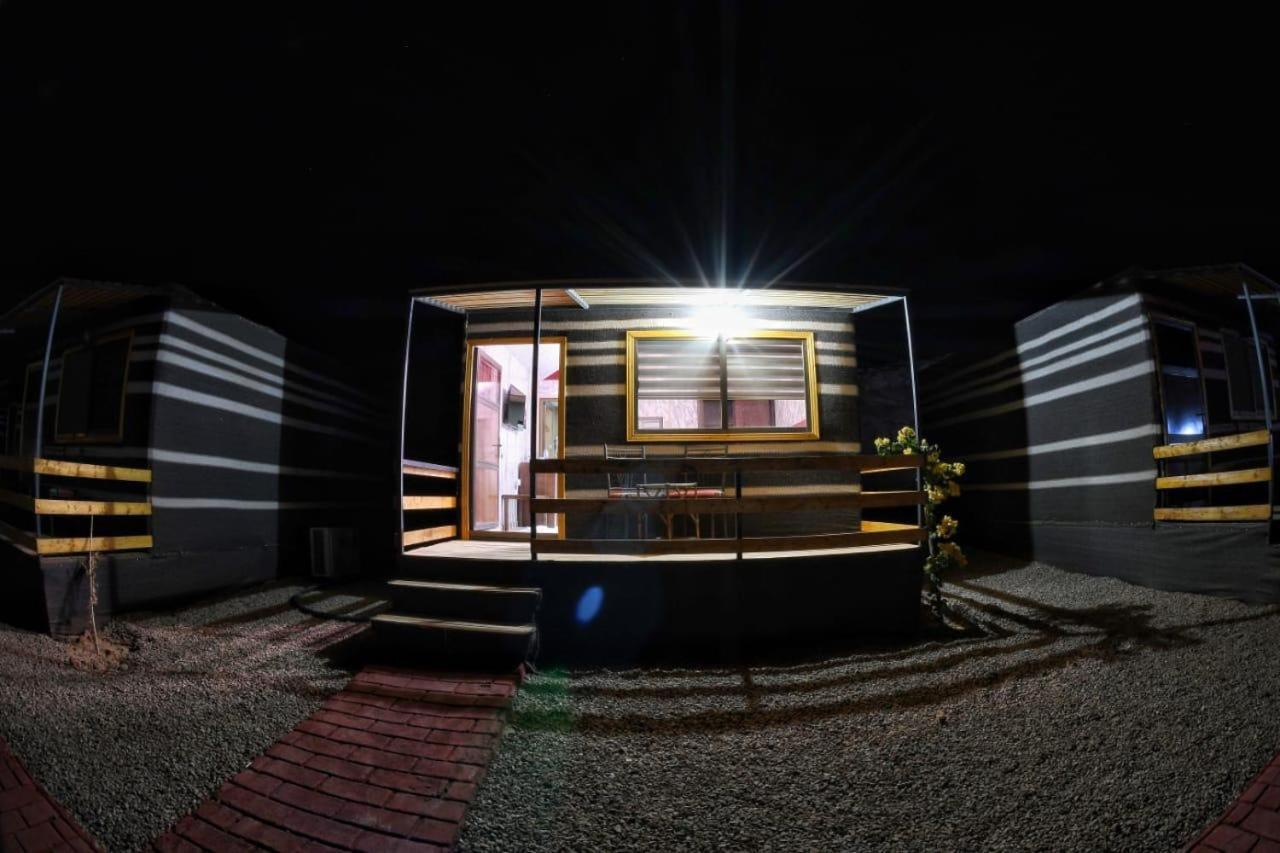 Rum Oasis Luxury Camp วาดิรัม ภายนอก รูปภาพ