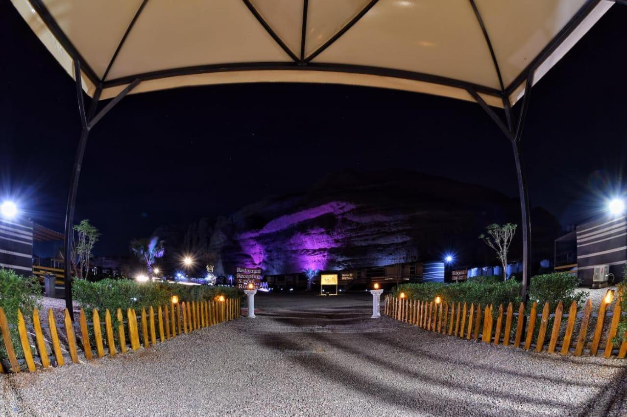 Rum Oasis Luxury Camp วาดิรัม ภายนอก รูปภาพ