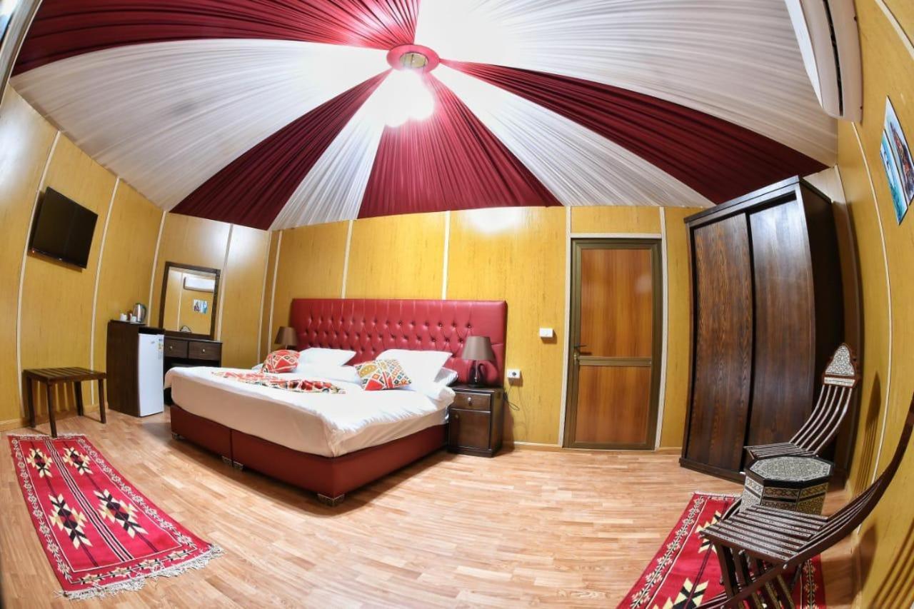 Rum Oasis Luxury Camp วาดิรัม ภายนอก รูปภาพ